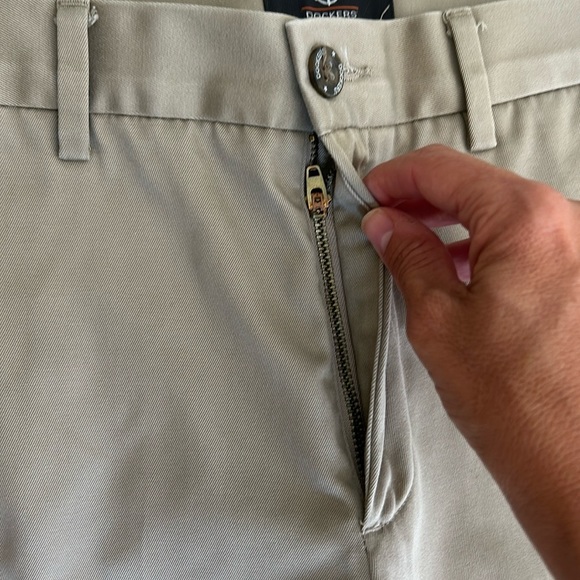 🌿Dockers men’s lights khaki slim fit pleated pants size 28x30”🌿 - Picture 6 of 7